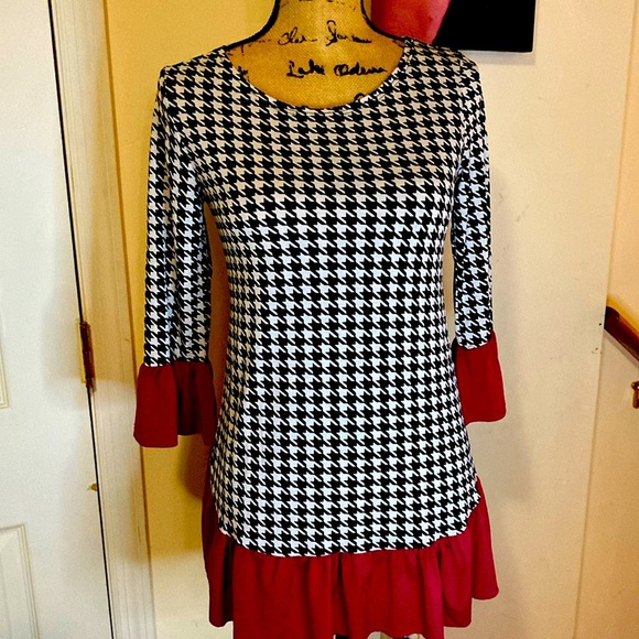 Tops - Houndstooth and Crimson Women’s size Medium Blouse top